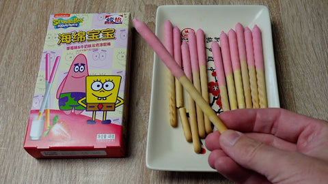 Junyi SpongeBob Strawberry and Milk Coated Sticks